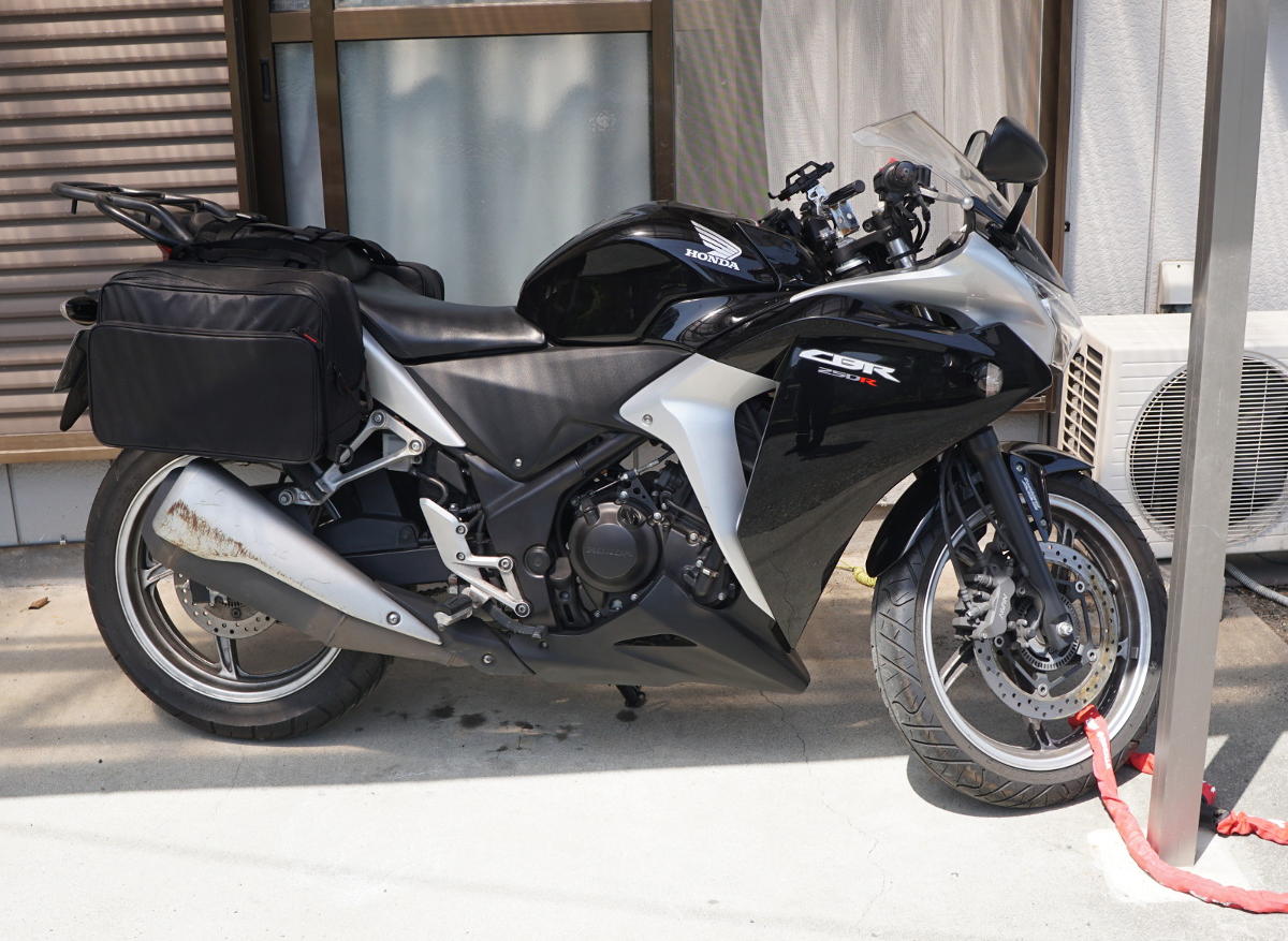CBR250Rのサイドバッグ付け替え