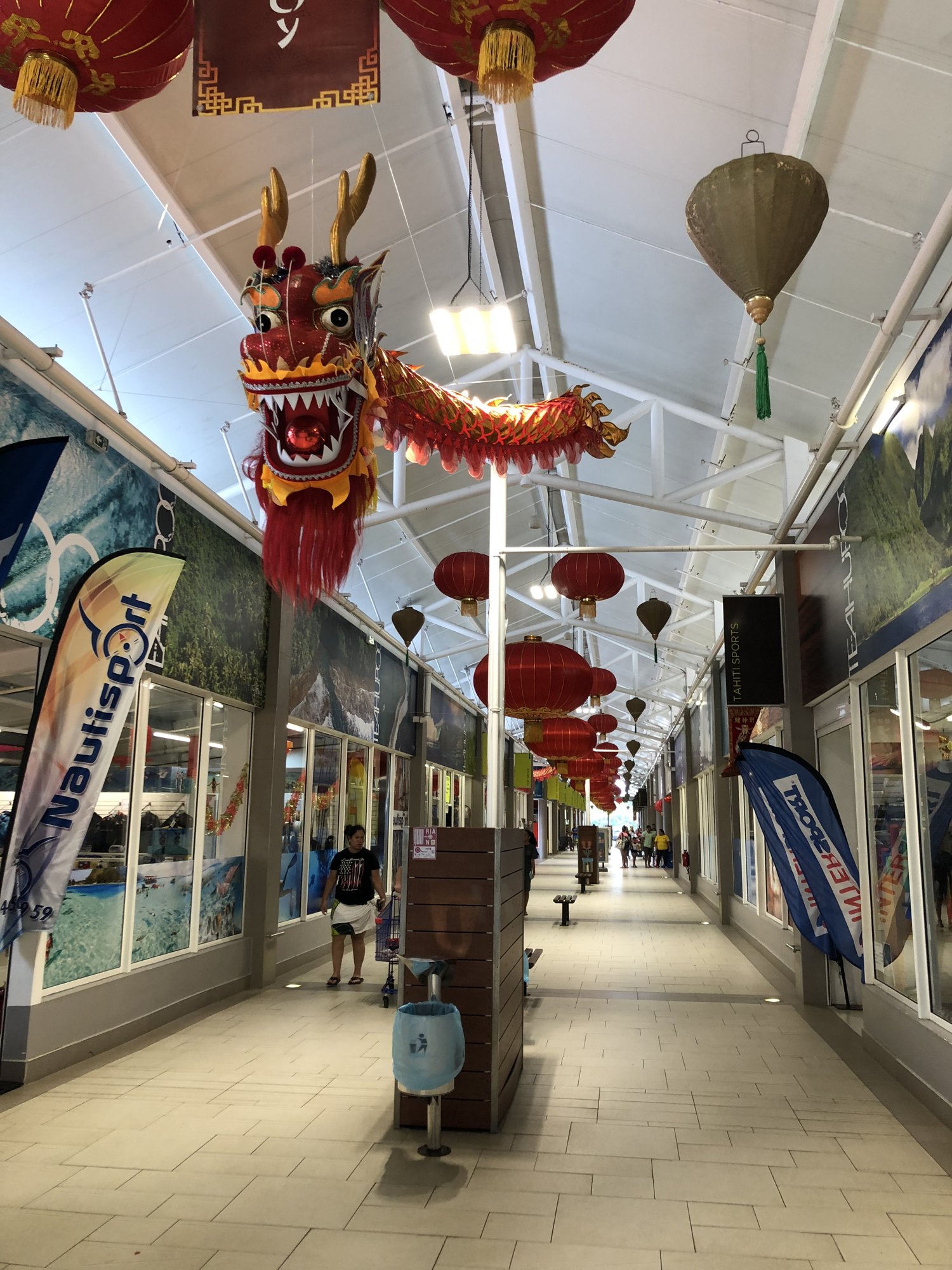 カルフールの春節飾り