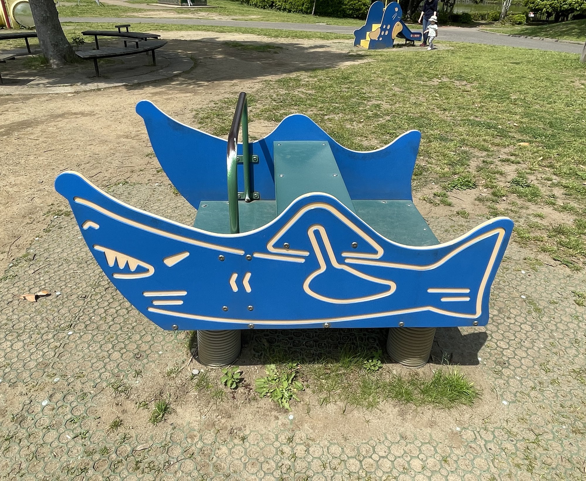 サメ？のスプリング遊具
