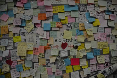 階段の壁の付箋