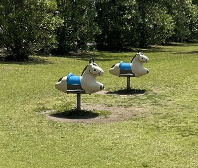 馬型ロッキング遊具 (2台)