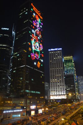 ビルと香港デモ隊テント