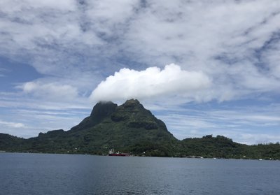 少し雲がかかったオテマヌ山