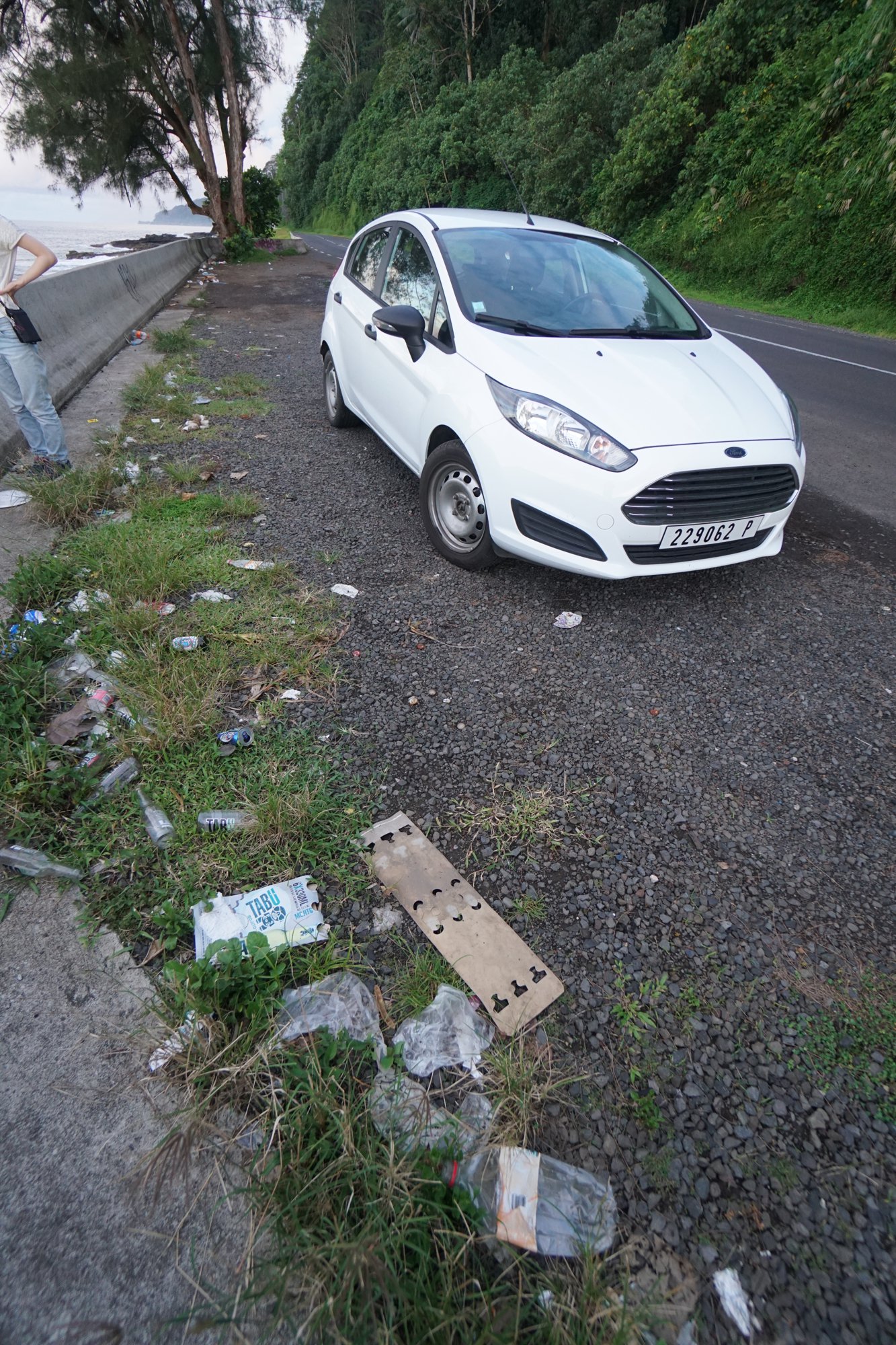 タヒチ島のゴミだらけの場所