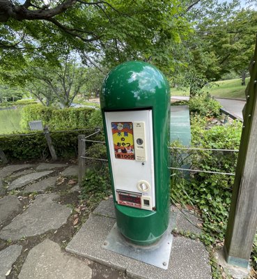 水鳥のおやつ自動販売機 (2)