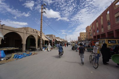 リッサニの市場の脇道