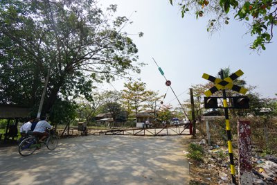 ヤンゴンの踏切